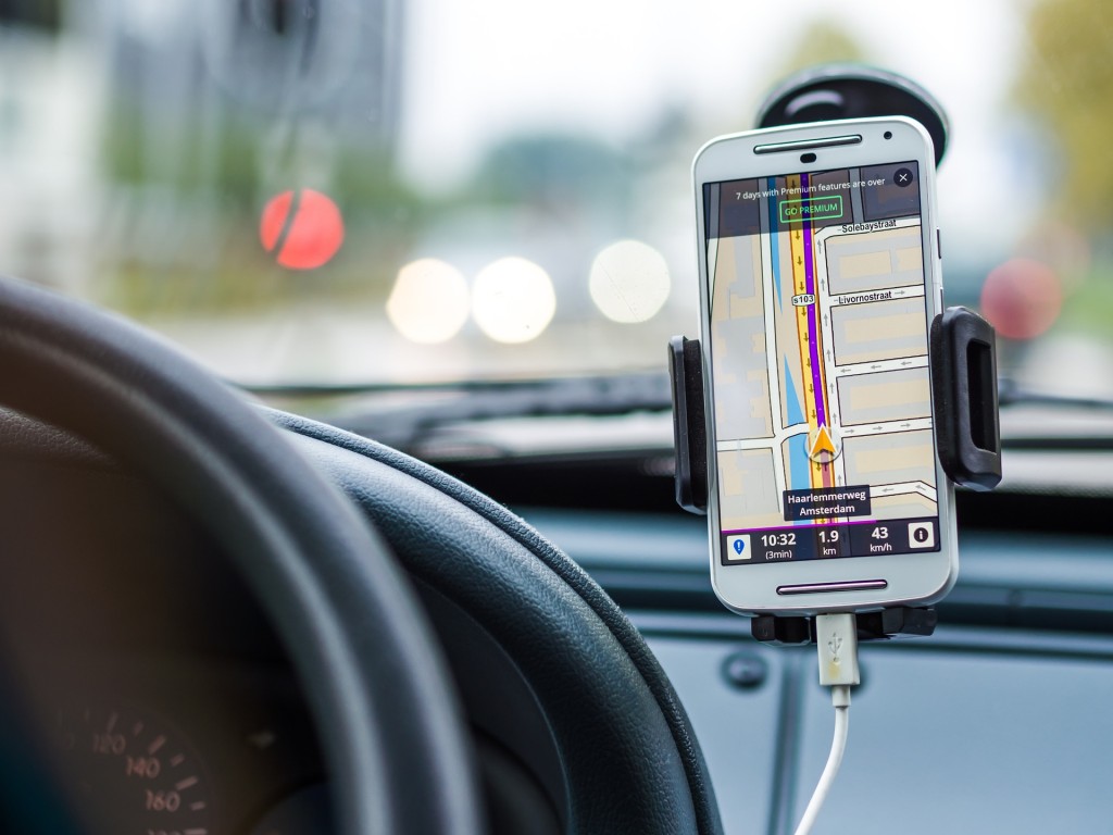 Pro běžné použití přesnost GPS v jednotkách metrů zcela postačuje