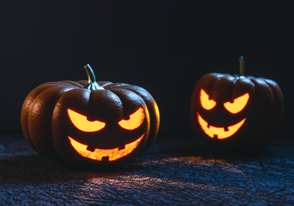 Akce Osvoboď ducha nenalezených keší a získej suvenýr se nese v duchu Halloweenu